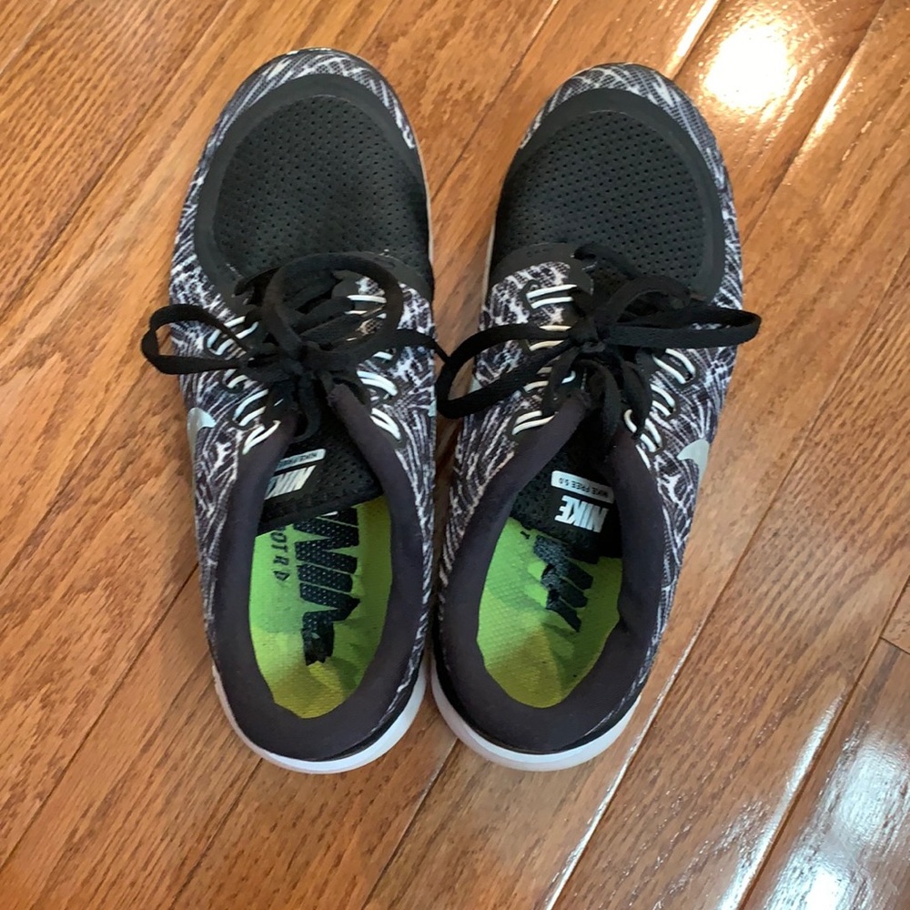 Women’s Nike sneakers